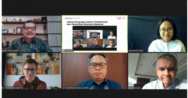 Deputi Bidang Koordinasi Ekonomi Makro dan Keuangan Kementerian Koordinator Bidang Perekonomian Iskandar Simorangkir (kanan atas) saat membuka Indonesia Financial Inclusion Forum (IFIF) 2020 bertajuk “Inklusi Keuangan dalam Transformasi dan Pemulihan Ekonomi Nasional”/Dok. Ekon